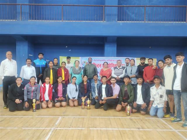 परिक्षेत्र स्तरीय बैडमिंटन प्रतियोगिता सफलतापूर्वक संपन्न